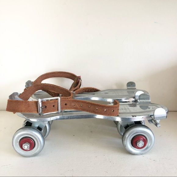 Vintage Metal Roller Skates Adjustable Ankle Strap No 63 Globe-Union Inc No Key - Picture 8 of 17